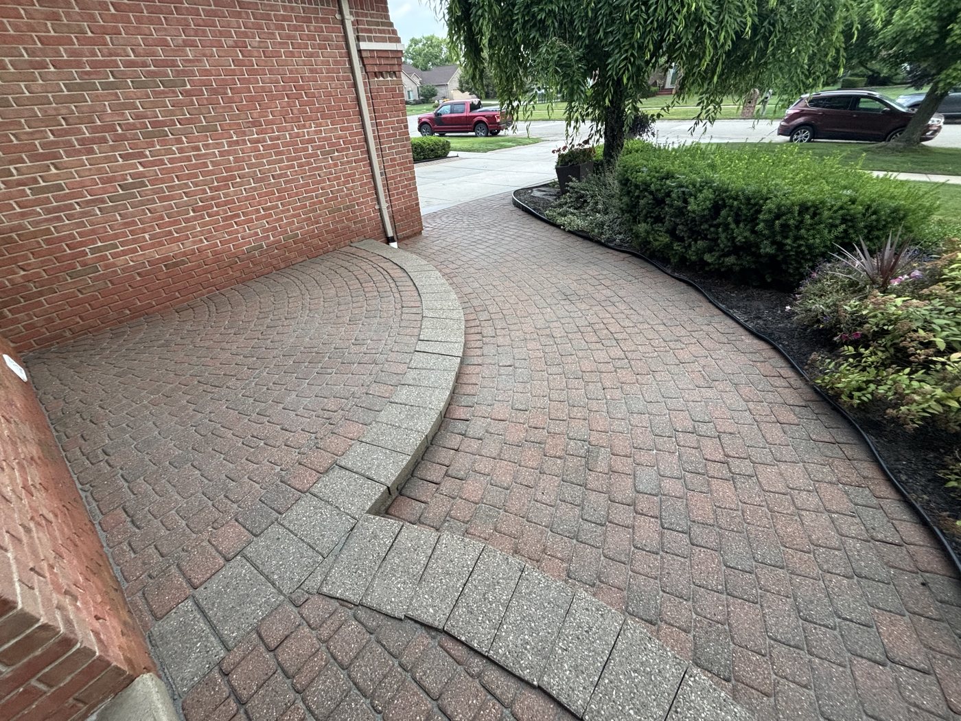 Curved paver driveway cleaning